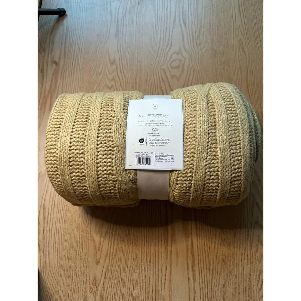 New Threshold Sweater Look & Feel Throw Blanket Tan Khaki size 50”x60”